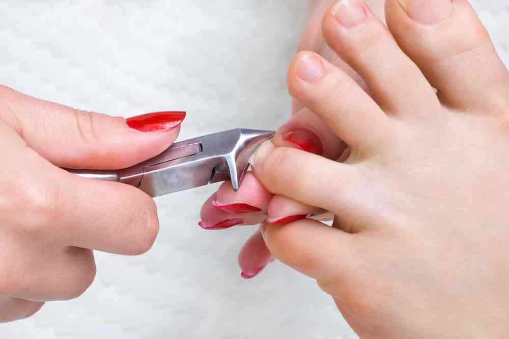 why can't diabetics cut their toenails